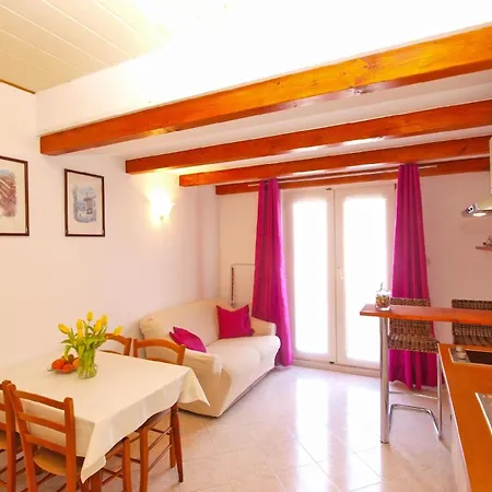 Apartment Fuer 4 Personen Ca 46 Qm In Pula, Istrien Istrische Riviera *